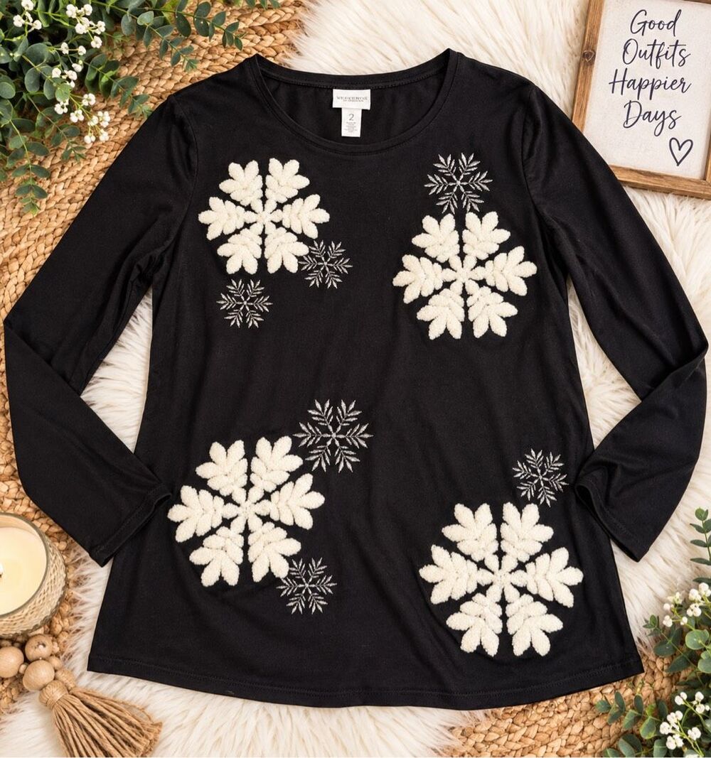 Weekends by Chicos Size 2 L Black Snowflake Applique Long Sleeve Holiday Top